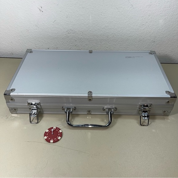 Pocket chips set with deck in aluminum case cardinal industries - Picture 3 of 5